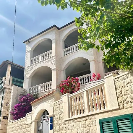 Apartment Mira Bol